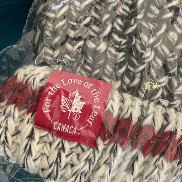 Canaca Toque - Picture 3 of 3